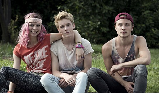 Svenja Jung, Louis Hofmann, Jannik Schümann (v.l.n.r.) bei den Dreharbeiten zu "Die Mitte der Welt" (2015/16) Die Mitte der Welt, Quelle und ©: Universum Film, Martin Menke
