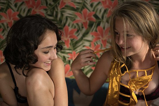 Emily Kusche, Flora Li Thiemann (v.l.n.r.) in "Tigermilch" (2016/17) "Tigermilch", © 2017 Constantin Film Verleih GmbH