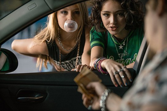 Flora Li Thiemann, Emily Kusche (v.l.n.r.) in "Tigermilch" (2016/17) "Tigermilch", © 2017 Constantin Film Verleih GmbH
