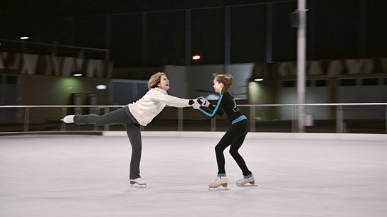 Ulrike Krumbiegel, Maria Rogozina (v.l.n.r.) in "Die Anfängerin" (2017) "Die Anfängerin", Quelle: Farbfilm Verleih, DIF, © Flare Film, Kolja Raschke