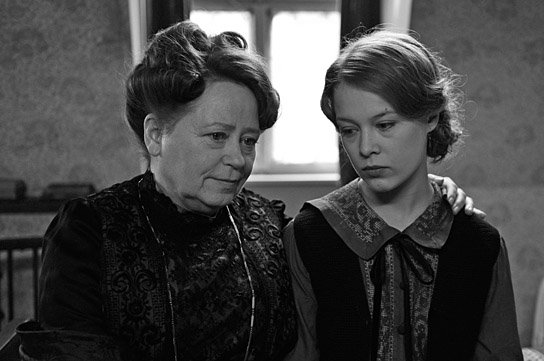 Marie Gruber, Paula Beer (v.l.n.r.) in "Frantz" (2015/16) "Frantz", X Verleih, DIF, © X Verleih