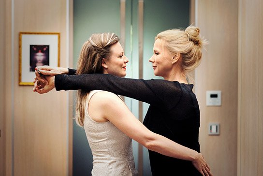 Magdalena Boczarska, Veronica Ferres (v.l.n.r.) in "Unter deutschen Betten" (2016/17) "Unter deutschen Betten", © 2017 Twentieth Century Fox, Hagen Keller