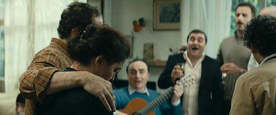 Ia Shugliashvili (vorne) in "Meine glückliche Familie" (2016/17) "Meine glückliche Familie", Quelle: Zorro Filmverleih, DIF