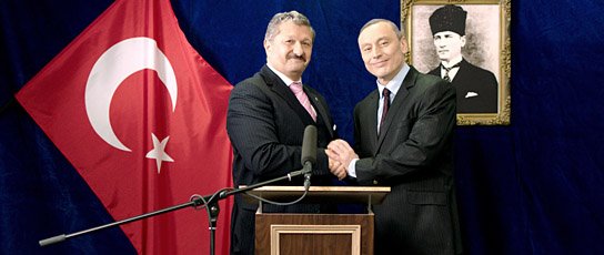 Aykut Kayacik, Werner Daehn (v.l.n.r.) in "Das schaffen wir schon" (2017) "Das schaffen wir schon", © drei-freunde Filmverleih