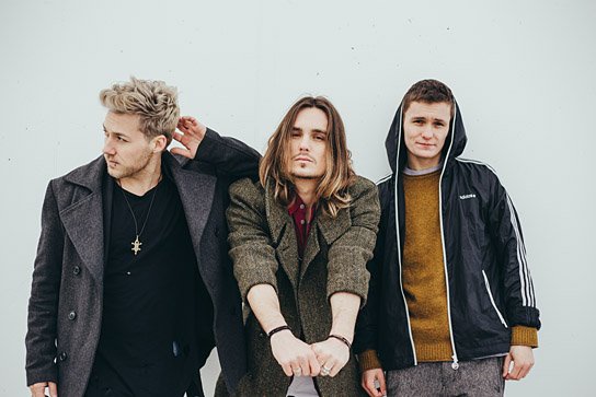 Maximilian Schlichter, Johannes Halbig, Fabian Halbig (v.l.n.r.) in "Immer noch jung - 15 Jahre Killerpilze" (2017) "Immer noch jung - 15 Jahre Killerpilze", © Nordpolaris