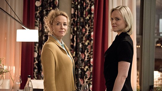Katja Riemann, Ingrid Bolsø Berdal (v.l.n.r.) in "Forget about Nick" (2017) "Forget about Nick", Quelle: Warner Bros., DIF, © Martin Valentin Menke