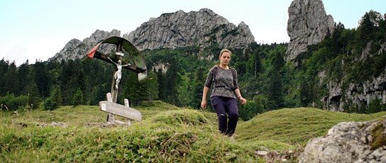 Tanja Schmidbauer in "Austreten" (2016/17) "Austreten", Quelle: Schmidbauer-Film, DIF, © Schmidbauer-Film