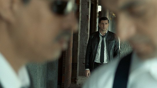 Fares Fares (hinten), Ahmed Selim (rechts) in "Die Nile Hilton Affäre" (2015/16) "Die Nile Hilton Affäre", © Port au Prince Pictures 2017