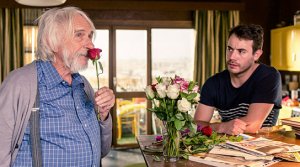 Pierre Richard, Yaniss Lespert (v.l.n.r.) in "Monsieur Pierre geht online" (2016/17) "Monsieur Pierre geht online", © Neue Visionen Filmverleih, Tom Trambow