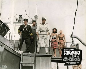 Ugo Sasso, Carlo Giustini, Joachim Hansen, Luisella Boni, Karin Baal (v.l.n.r.) in "Zwischen Schanghai und St. Pauli" (1962) "Zwischen Schanghai und St. Pauli", Quelle: DIF