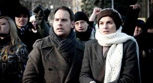 Szene mit Moritz Bleibtreu, Kasia Smutniak (beide vorne) Die vierte Macht