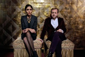 Pegah Ferydoni, Samuel Finzi in einer Spielszene von "Wagnerwahn" (2012/13) Wagnerwahn, Quelle: Gebrüder Beetz Filmproduktion, © Falco Seliger