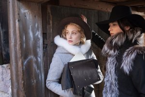 Sarah Gadon, Malin Buska (v.l.n.r.) in "The Girl King" (2014/15) "The Girl King", Quelle: © NFP