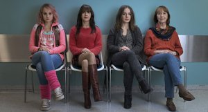 Luise von Finckh, Olivia Grigolli, Marie Rosa Tietjen, Marlen Diekhoff (v.l.n.r.) in "Wann endlich küsst Du mich?" (2014-16) "Wann endlich küsst Du mich?"