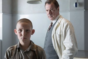 Ivo Pietzcker, Sebastian Koch (v.l.n.r.) in "Nebel im August" (2015/16) "Nebel im August", © Studiocanal GmbH, Anjeza Cikopano