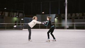 Ulrike Krumbiegel, Maria Rogozina (v.l.n.r.) in "Die Anfängerin" (2017) "Die Anfängerin", Quelle: Farbfilm Verleih, DIF, © Flare Film, Kolja Raschke