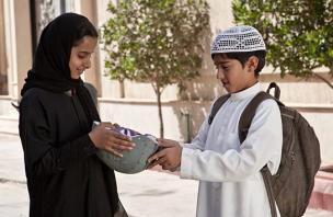 Waad Mohammed, Abdullrahman Al Gohani in "Das Mädchen Wadjda" (2012) Das Mädchen Wadjda; Quelle: Koch Media, DIF, © 2012 Razor Film Produktion
