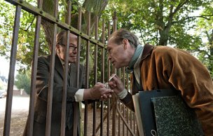 Hartmut Volle, Johannes Krisch (v.l.n.r.) in "Im Labyrinth des Schweigens" (2013/14) Im Labyrinth des Schweigens, © CWP Film, Universal Pictures, Heike Ulrich