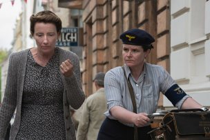 Emma Thompson, Katrin Pollitt (v.l.n.r.) in "Jeder stirbt für sich allein" (2015/16) "Jeder stirbt für sich allein", © X Verleih, Foto: Christine Schröder