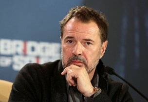 Sebastian Koch bei der Pressekonferenz zur Internationalen Premiere von "Bridge of Spies - Der Unterhändler" im Adlon Hotel in Berlin am 13. November 2015 Sebastian Koch, © 2015 Twentieth Century Fox