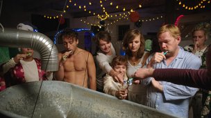 Africa Brau, Kai-Michael Müller, Gordon Kämmerer, Liv Lisa Fries, Lilly Tschörtner, Oliver Bröcker, Anne Haug (v.l.n.r.) in "Rakete Perelman" (2016) "Rakete Perelman", Quelle: daredo media, DIF