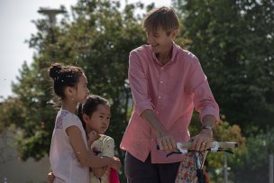 Lynn Dortschack, Linda Phuong Anh Dang, Andreas Schmidt (v.l.n.r.) in "Ente gut! Mädchen allein zu Haus" (2015/16) "Ente gut! Mädchen allein zu Haus", © Kevin Lee Film, Meike Birck