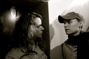 Gyongyi Salla, Annika Olbrich (v.l.n.r.) in "The East Man 1985" (2016) The East Man 1985; Quelle: Micha-Blume-Filmproduktion