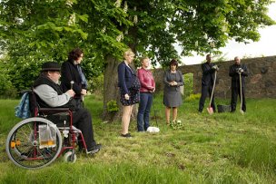 Walter Plathe, Margit Bendokat, Winnie Böwe, Floriane Daniel, Astrid Ann Marie Pollmann (1.-5.v.l.) in "Weiber! Schwestern teilen. Alles." (2016) "Weiber! Schwestern teilen. Alles.", Quelle: CROCO Film, DIF