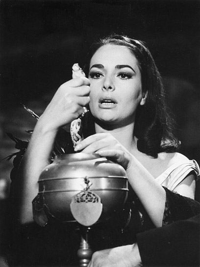 Karin Dor in "Die Schlangengrube und das Pendel" (1967); Quelle: DFF