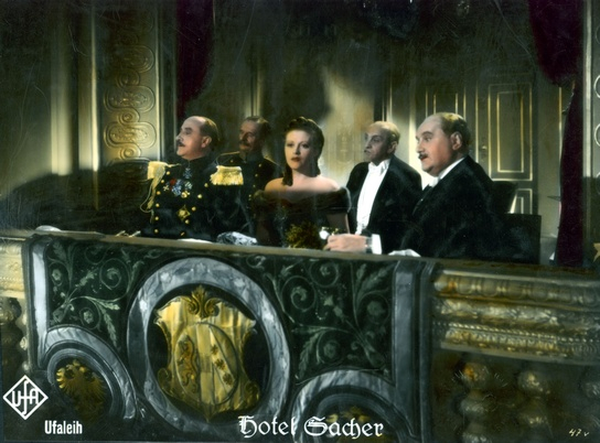 Herbert Hübner (links), Sybille Schmitz, Leo Peukert (2.v.r.), Carl Günther (rechts) in "Hotel Sacher" (1939); Quelle: Murnau-Stiftung, DFF