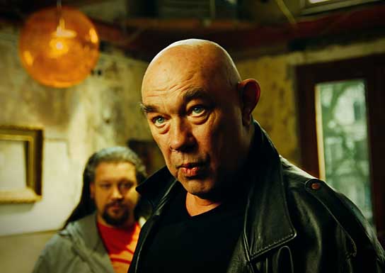 Sierk Radzei, Hans Martin Stier (v.l.n.r.) in "King Ping - Tippen Tappen Tödchen" (2012/13) King Ping, Quelle: REX Film, DIF, © Claudia Scheer van Erp