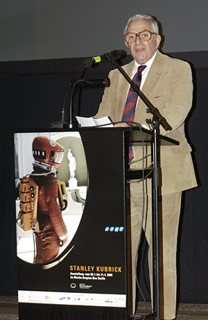 Im Martin-Gropius-Bau, Berlin, anläßlich der Eröffnung der Ausstellung "Stanley Kubrick" (2005) Ken Adam; Quelle: DIF, © Jirka Jansch