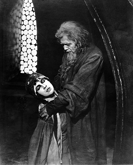 Lyda Salmonova, Albert Steinrück in "Der Golem, wie er in die Welt kam" (1920) Der Golem, wie er in die Welt kam, Quelle: Murnau-Stiftung, DIF