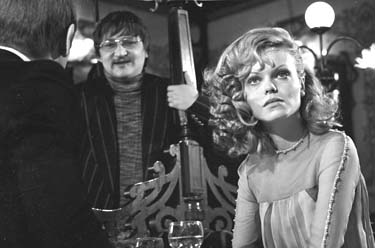 Klaus Löwitsch, Rainer Werner Fassbinder, Mascha Rabben (v.l.n.r.) (Dreharbeiten) Welt am Draht