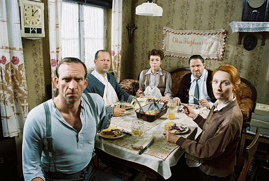 Jochen Nickel, Axel Milberg, Nina Hoger, Michael Brandner, Andrea Sawatzki (v.l.n.r.) in "Leo und Claire" (2000/01) "Leo und Claire", Quelle: Concorde Home Entertainment, DIF