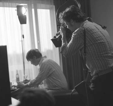 Rainer Werner Fassbinder, Michael Ballhaus (v.l.n.r.) Fassbinder produziert: Film Nr. 8