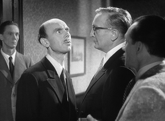 Arnulf Schröder (2.v.l.), Hans Albers (2.v.r.) in "Vom Teufel gejagt" (1950) "Vom Teufel gejagt"