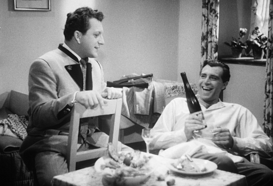 Gunther Philipp, Peter Pasetti (v.l.n.r.) in "Geh' mach' dein Fensterl auf" (1953) Geh' mach' dein Fensterl auf
