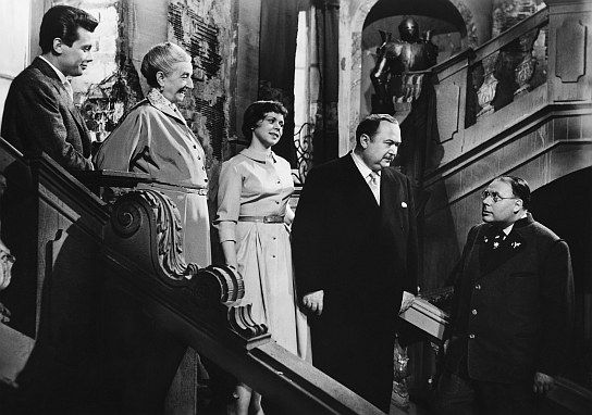 Peter Weck, Margarete Haagen, Ruth Stephan, Oskar Sima, Heinz Erhardt (v.l.n.r.) in "Die gestohlene Hose" (1956) Die gestohlene Hose