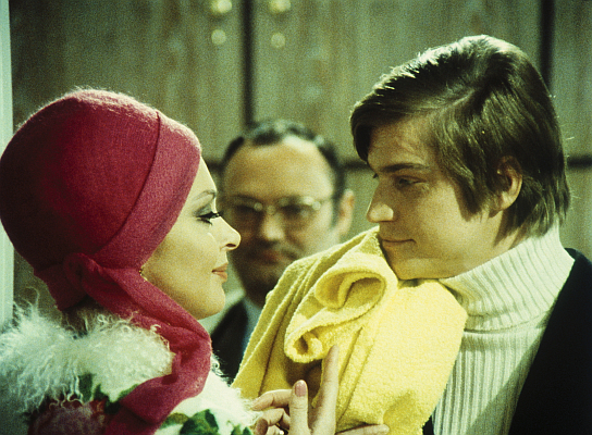 Nadja Tiller, Werner Kreindl (Mitte) in "Engel, die ihre Flügel verbrennen" (1970) Engel, die ihre Flügel verbrennen