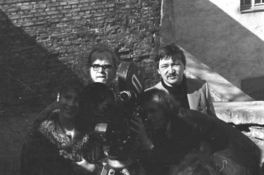 Eva Mattes, Herbert Paetzold, Dietrich Lohmann, Rainer Werner Fassbinder (v.l.n.r.) (Dreharbeiten) Wildwechsel