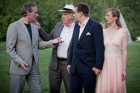 Wolfram Koch, Martin Lüttge, Ronald Kukulies, Anna Stieblich (v.l.n.r.) Bittere Kirschen