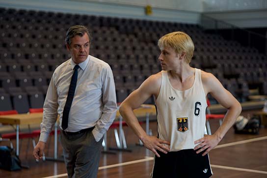 Danny Huston, Max Riemelt (v.l.n.r.) in "Playoff" (2010/11) Playoff