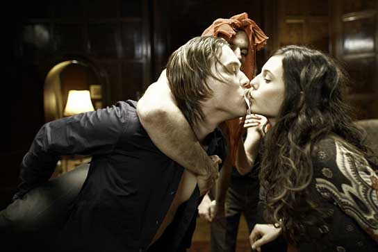 David Imper, Merab Ninidze, Anna F. (v.l.n.r.) in "Invasion" (2010-12) Invasion