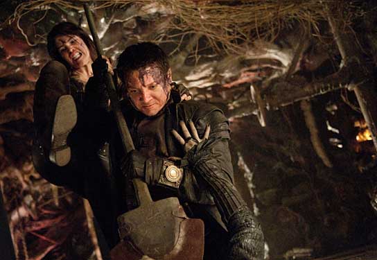Gemma Arterton, Jeremy Renner in "Hänsel und Gretel: Hexenjäger" (2011/12) Hänsel und Gretel: Hexenjäger