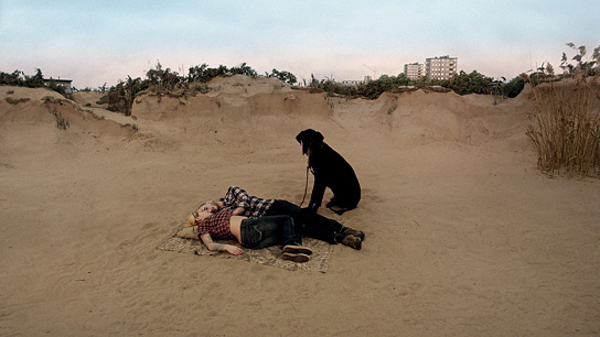 Amanda Johansson, Simon Westberg in "Eine Taube sitzt auf einem Zweig und denkt über das Leben nach" (2011-14) Eine Taube sitzt auf einem Zweig und denkt über das Leben nach, © Neue Visionen