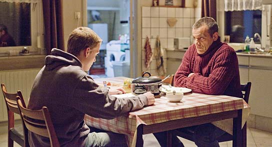 Martijn Lakemeier, Jeroen Willems (v.l.n.r.) in "Oben ist es still" (2012/13) Oben ist es still