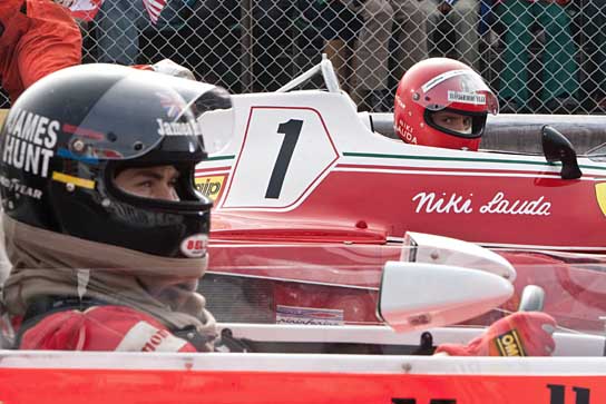Chris Hemsworth, Daniel Brühl (v.l.n.r.) in "Rush - Alles für den Sieg" (2012/13) Rush; Quelle: Universum, DIF, © Universal Pictures, Foto: Jaap Buitendijk