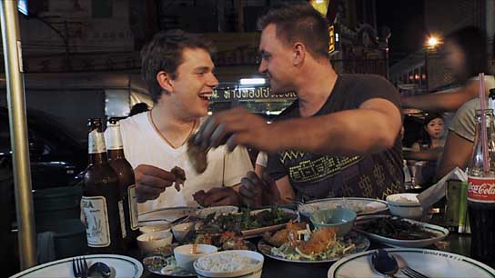 Max Jensen, Felix Metzger (v.l.n.r.) in "Guerilla Köche" (2012/13) Guerilla Köche; Quelle: MFA+ Filmdistribution, DIF, © megaherz GmbH