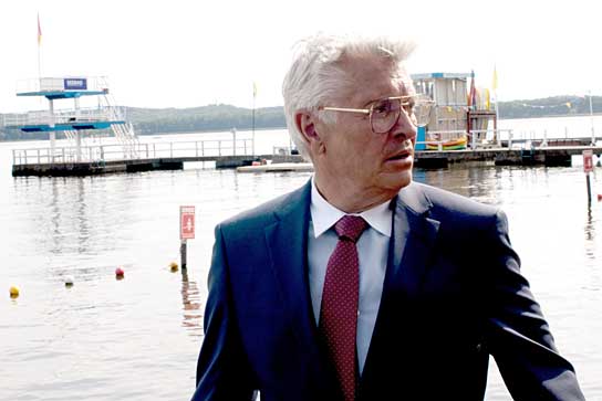 Henry Hübchen in "Hai-Alarm am Müggelsee" (2012/13) Hai-Alarm am Müggelsee